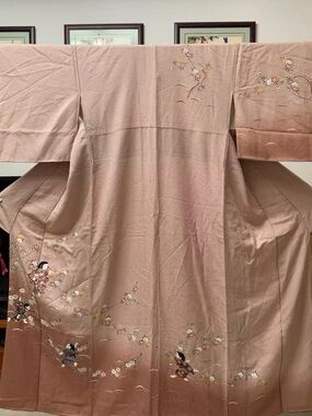 Vintage Pink Japanese Kimono 🌸 Floral & Figure Design | Elegant & Unique
